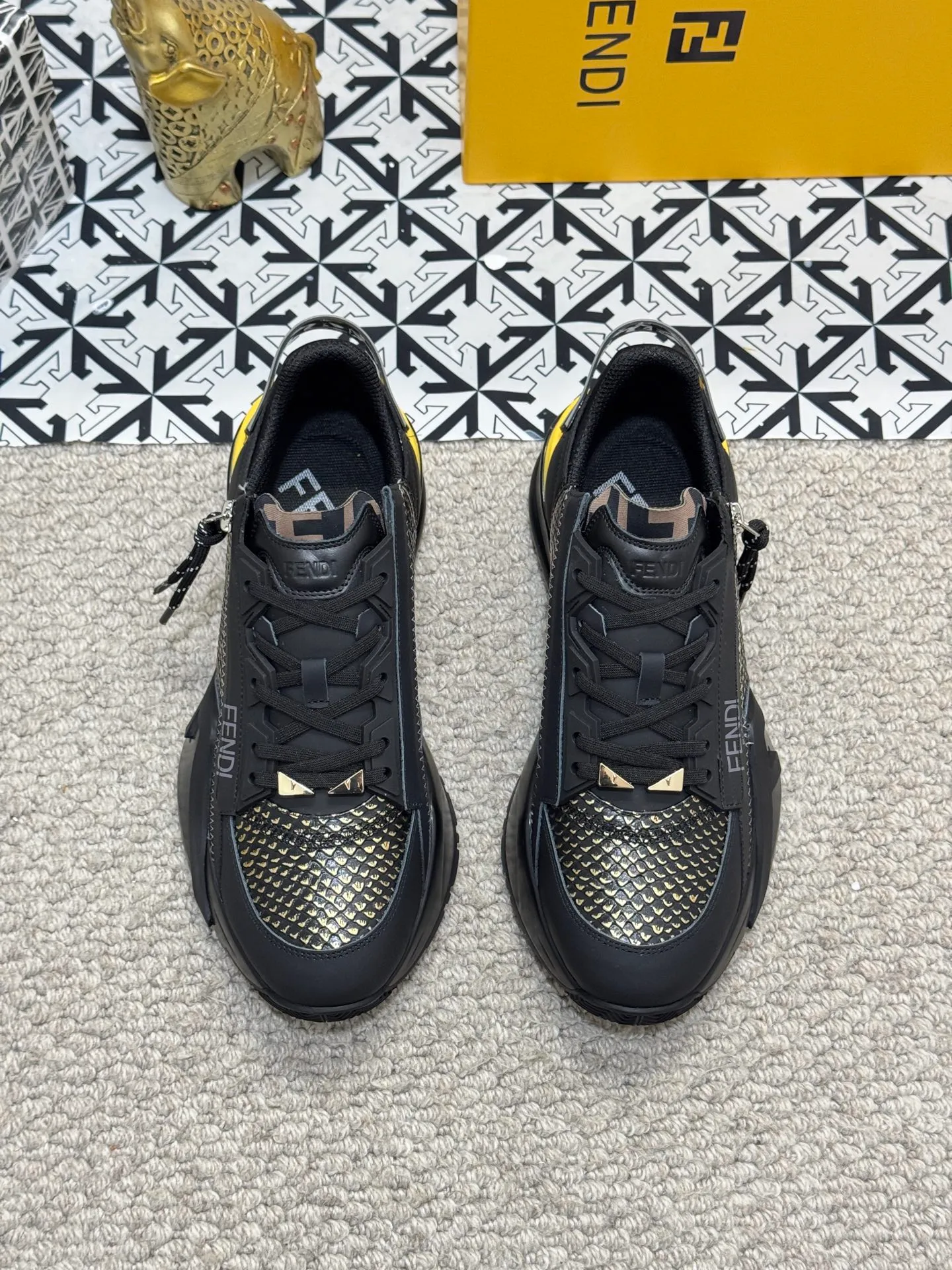 Men's men's shoes 💰520 [New style] 🦥🦥 Original quality - Fendi ◾️▫️F D🆕 Spring and summer new men's slip-on sneakers, with elastic straps, side zippers, and corrugated soles engraved with F. Embossed Fendi Flow lettering on the heel. Mixed material of high-tech fabric and black suede. FF graphic tongue. Ultra-light and wear-resistant EVA sole. Size: 38-44 (45 customized
